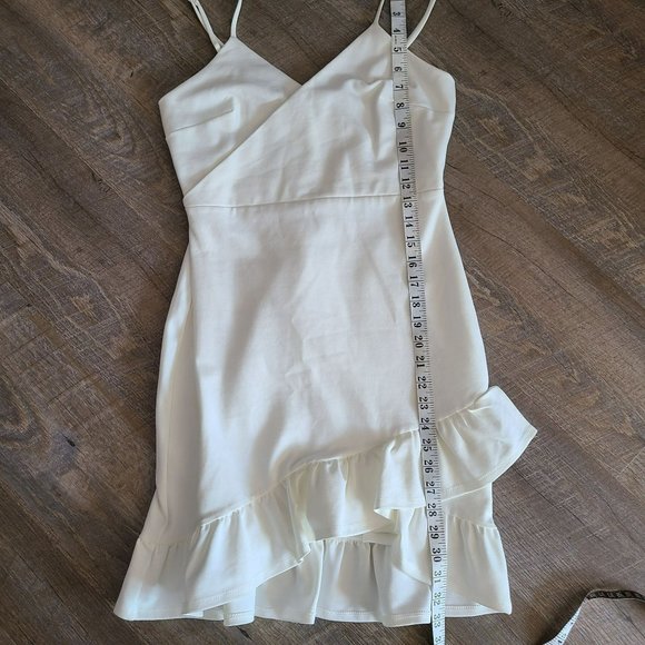 Lulu's US M Sealed With A Kiss White Ruffled Bodycon Dress Stretch NEW *Flawed* - Picture 15 of 15
